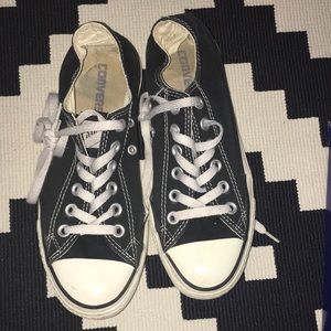 Black & white converse all star Sz 7 wmns 5 men’s